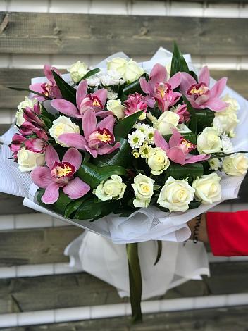 Букет цветов из: Розы и Хризантемы в Болтино