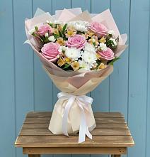 Букет цветов из:  Гвоздики, Орхидеи и Розы #REPLACE_PRED# Болтино