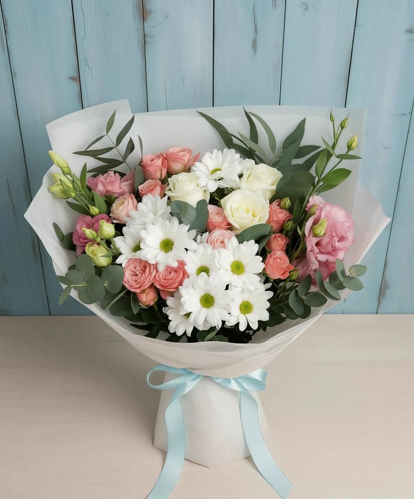 Букет цветов из: Розы, Лизиантусы и Хризантемы в Болтино