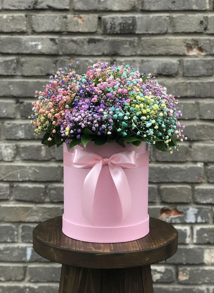 Цветочная композиция из Гипсофила и Розы в шляпной коробке в Болтино