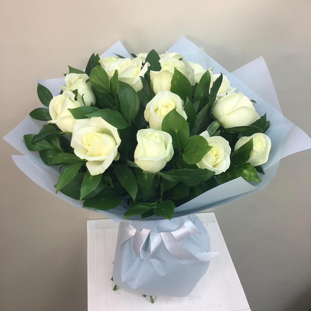 Букет 15 Белых роз Проуд в Болтино