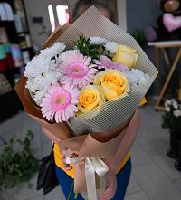 Букет цветов из:  Герберы, Розы и Хризантемы в Болтино