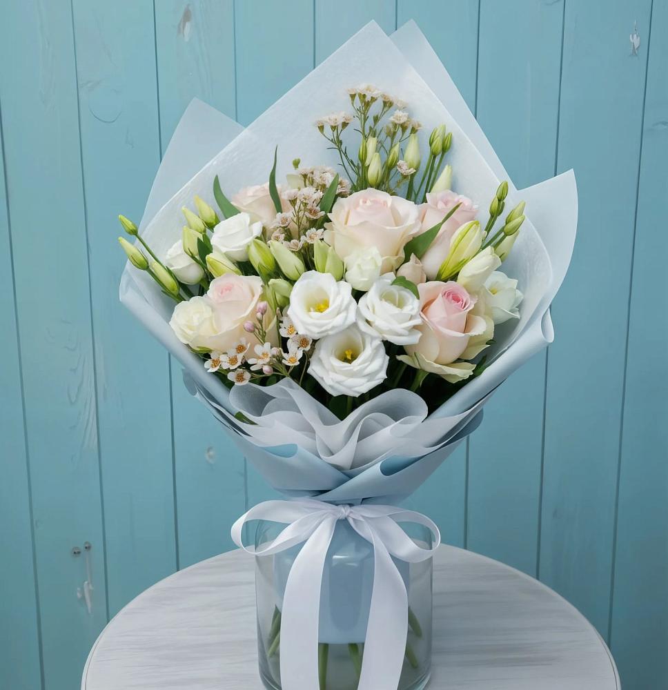 Букет цветов из: Розы и Лизиантусы в Болтино