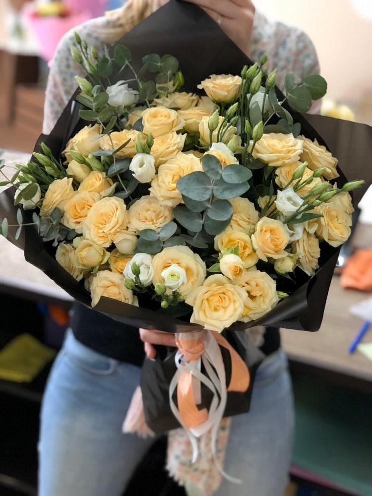 Букет цветов из: Розы и Лизиантусы в Болтино