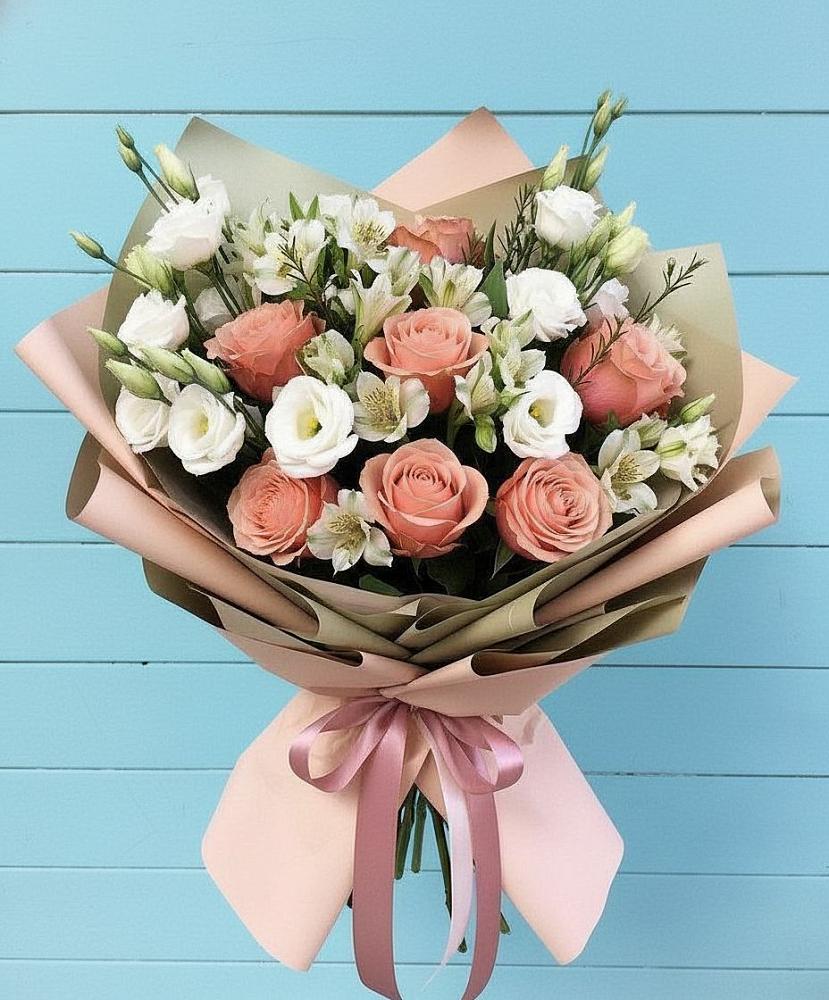 Букет цветов из: Розы, Альстромерии и Лизиантусы в Болтино