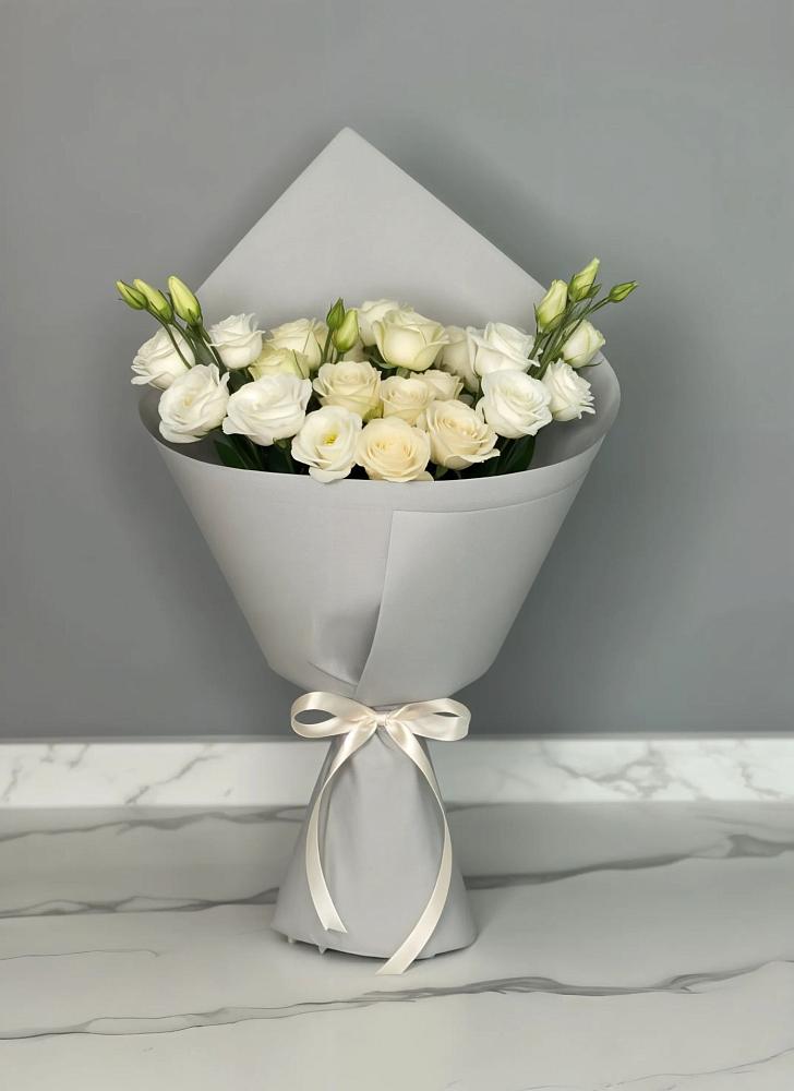 Букет цветов из: Розы и Лизиантусы в Болтино