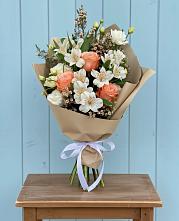 Букет цветов из:  Альстромерии, Лизиантусы, Розы и Хризантемы #REPLACE_PRED# Болтино