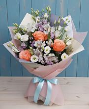 Букет цветов из:  Лизиантусы, Розы, Альстромерии и Гипсофила в Болтино