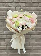 Букет цветов из:  Гвоздики, Розы, Лизиантусы и Хризантемы #REPLACE_PRED# Болтино