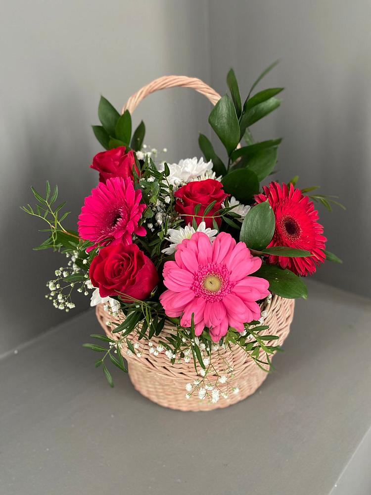 Цветочная композиция из Розы, Хризантемы и Герберы в корзине в Болтино