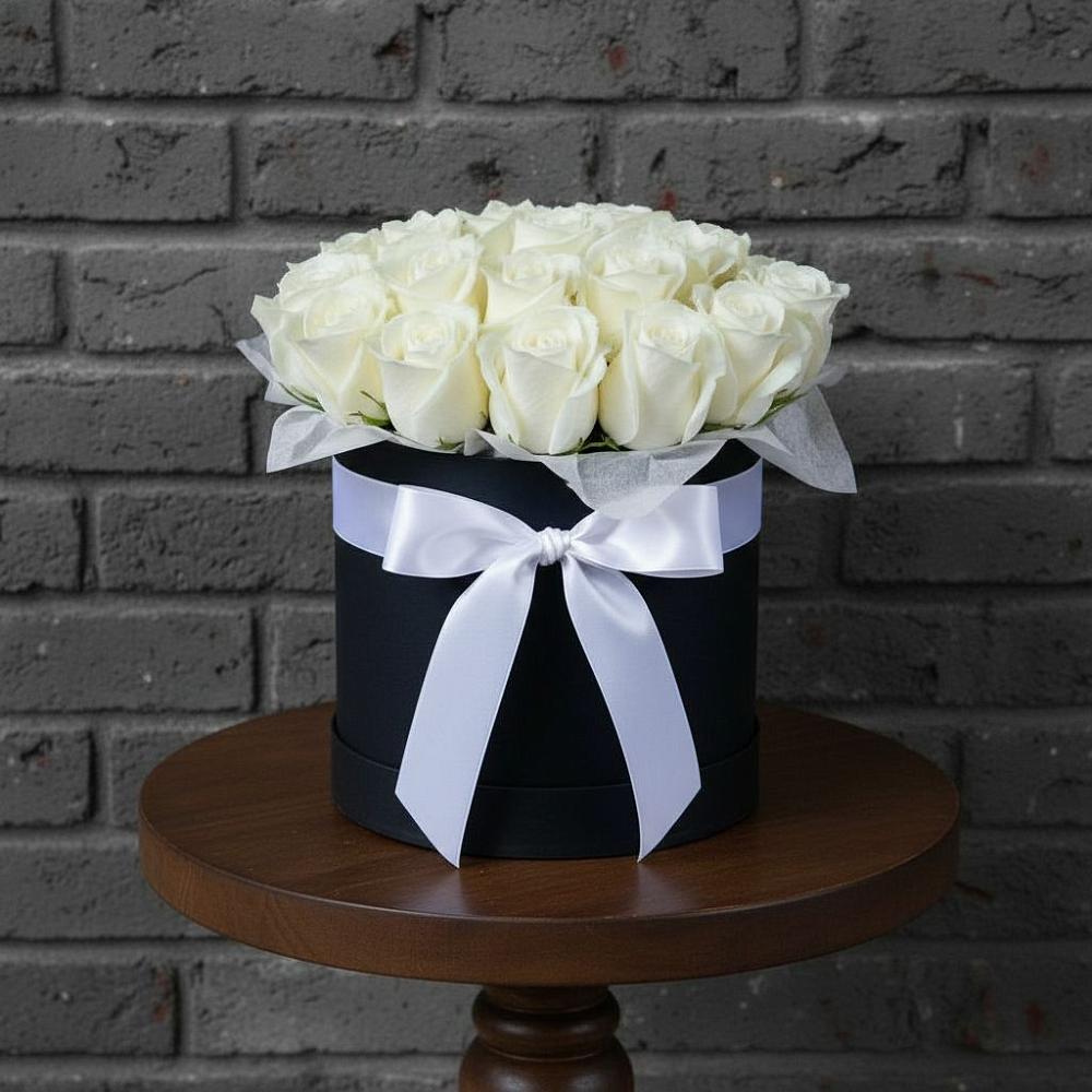 Цветочная композиция из Розы в шляпной коробке в Болтино