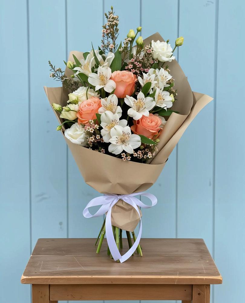 Букет цветов из: Альстромерии, Лизиантусы, Розы и Хризантемы в Болтино