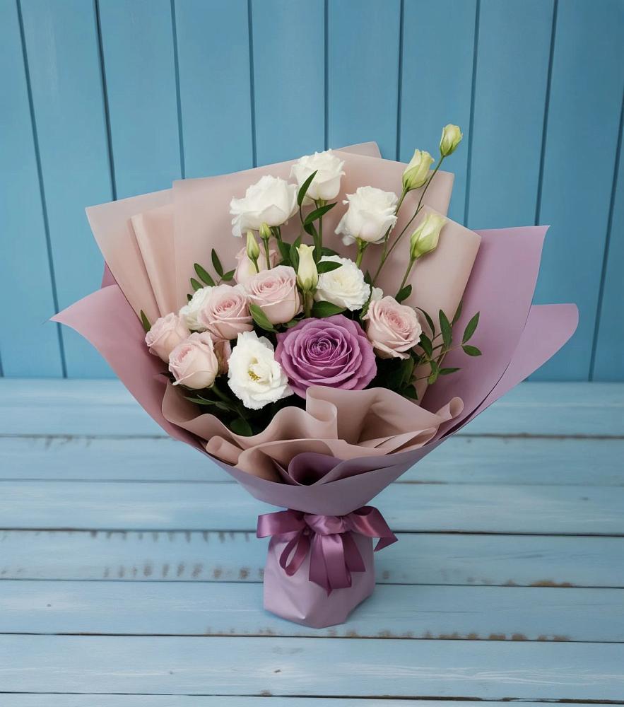 Букет цветов из: Розы и Лизиантусы в Болтино